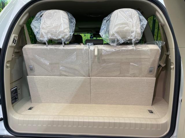 積み下ろしのしやすいデッキにはたっぷりと荷物を積み込んでいただけます。遊びから仕事まで、様々なシーンで頼れます♪