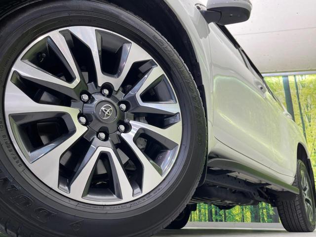 【純正１９インチアルミホイール】外観にマッチした純正アルミホイールを装着しております。各種社外アルミホイールや、スタッドレスタイヤも取扱いしております。是非ご相談ください♪