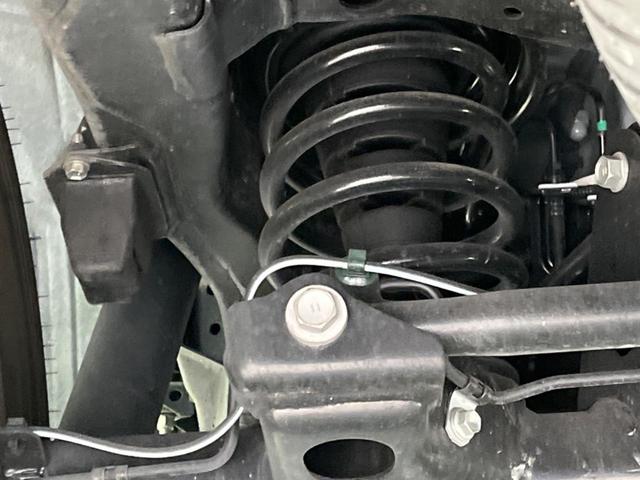 お車を安心してお乗りいただく為には、足回りの定期点検が欠かせません。サービスサポート（有償保証）では無料点検もご提供しており、安心のカーライフをお過ごしいただけるサポート体制が整っています。