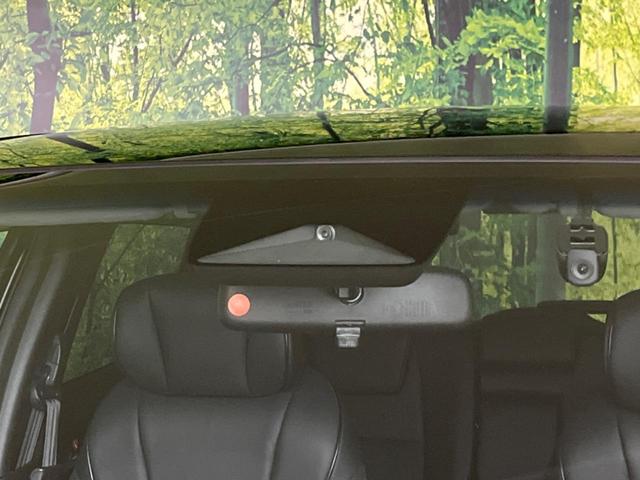 フィット ｅ：ＨＥＶリュクス　衝突軽減装置　禁煙車　９型ナビ　バックカメラ　ドラレコ　ＥＴＣ　レーダークルーズコントロール　クリアランスソナー　スマートキー　レーンアシスト　オートマチックハイビーム　オートエアコン（3枚目）