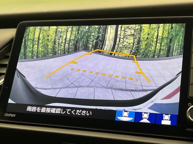 フィット ｅ：ＨＥＶリュクス　衝突軽減装置　禁煙車　９型ナビ　バックカメラ　ドラレコ　ＥＴＣ　レーダークルーズコントロール　クリアランスソナー　スマートキー　レーンアシスト　オートマチックハイビーム　オートエアコン（5枚目）