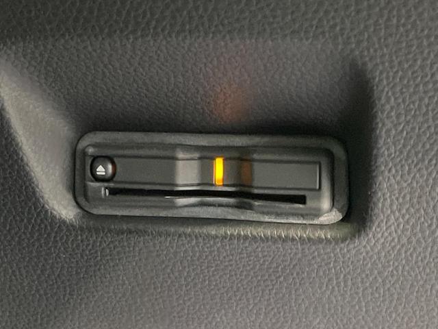 フィット ｅ：ＨＥＶリュクス　衝突軽減装置　禁煙車　９型ナビ　バックカメラ　ドラレコ　ＥＴＣ　レーダークルーズコントロール　クリアランスソナー　スマートキー　レーンアシスト　オートマチックハイビーム　オートエアコン（7枚目）