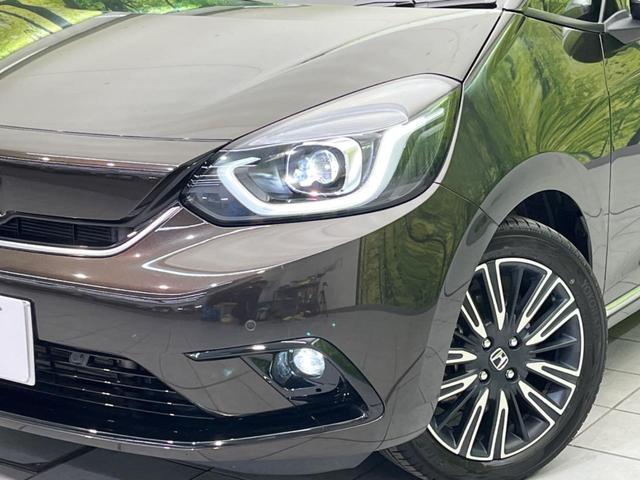 フィット ｅ：ＨＥＶリュクス　衝突軽減装置　禁煙車　９型ナビ　バックカメラ　ドラレコ　ＥＴＣ　レーダークルーズコントロール　クリアランスソナー　スマートキー　レーンアシスト　オートマチックハイビーム　オートエアコン（12枚目）