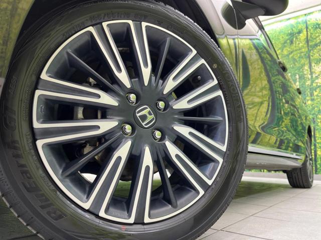 フィット ｅ：ＨＥＶリュクス　衝突軽減装置　禁煙車　９型ナビ　バックカメラ　ドラレコ　ＥＴＣ　レーダークルーズコントロール　クリアランスソナー　スマートキー　レーンアシスト　オートマチックハイビーム　オートエアコン（13枚目）