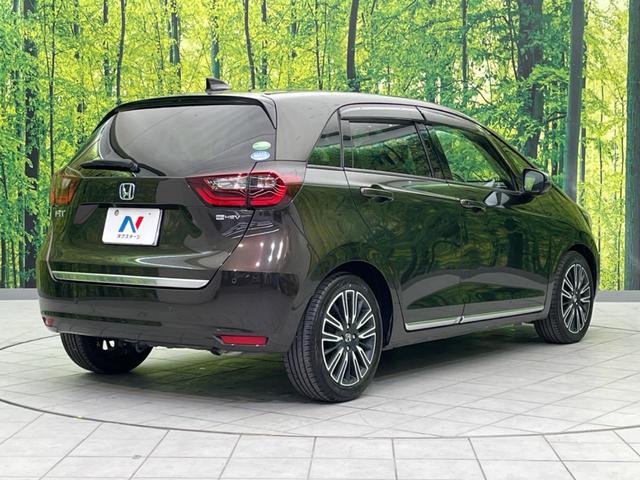 フィット ｅ：ＨＥＶリュクス　衝突軽減装置　禁煙車　９型ナビ　バックカメラ　ドラレコ　ＥＴＣ　レーダークルーズコントロール　クリアランスソナー　スマートキー　レーンアシスト　オートマチックハイビーム　オートエアコン（17枚目）