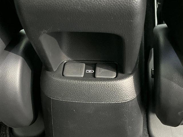 フィット ｅ：ＨＥＶリュクス　衝突軽減装置　禁煙車　９型ナビ　バックカメラ　ドラレコ　ＥＴＣ　レーダークルーズコントロール　クリアランスソナー　スマートキー　レーンアシスト　オートマチックハイビーム　オートエアコン（39枚目）