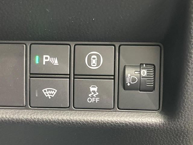 フィット ｅ：ＨＥＶリュクス　衝突軽減装置　禁煙車　９型ナビ　バックカメラ　ドラレコ　ＥＴＣ　レーダークルーズコントロール　クリアランスソナー　スマートキー　レーンアシスト　オートマチックハイビーム　オートエアコン（41枚目）