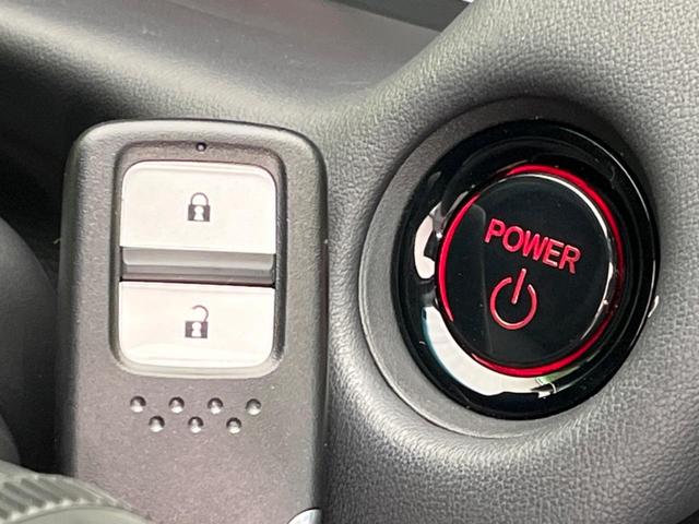 フィット ｅ：ＨＥＶリュクス　衝突軽減装置　禁煙車　９型ナビ　バックカメラ　ドラレコ　ＥＴＣ　レーダークルーズコントロール　クリアランスソナー　スマートキー　レーンアシスト　オートマチックハイビーム　オートエアコン（42枚目）