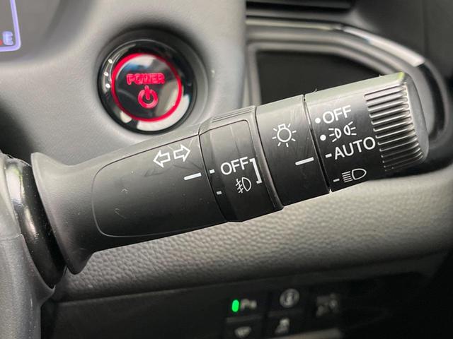 フィット ｅ：ＨＥＶリュクス　衝突軽減装置　禁煙車　９型ナビ　バックカメラ　ドラレコ　ＥＴＣ　レーダークルーズコントロール　クリアランスソナー　スマートキー　レーンアシスト　オートマチックハイビーム　オートエアコン（45枚目）