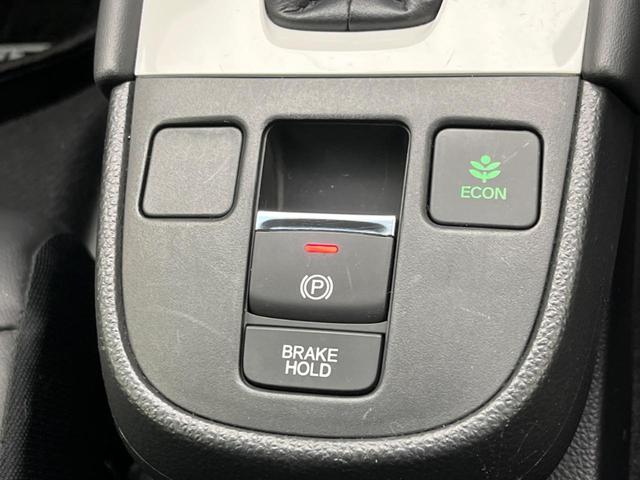 フィット ｅ：ＨＥＶリュクス　衝突軽減装置　禁煙車　９型ナビ　バックカメラ　ドラレコ　ＥＴＣ　レーダークルーズコントロール　クリアランスソナー　スマートキー　レーンアシスト　オートマチックハイビーム　オートエアコン（57枚目）