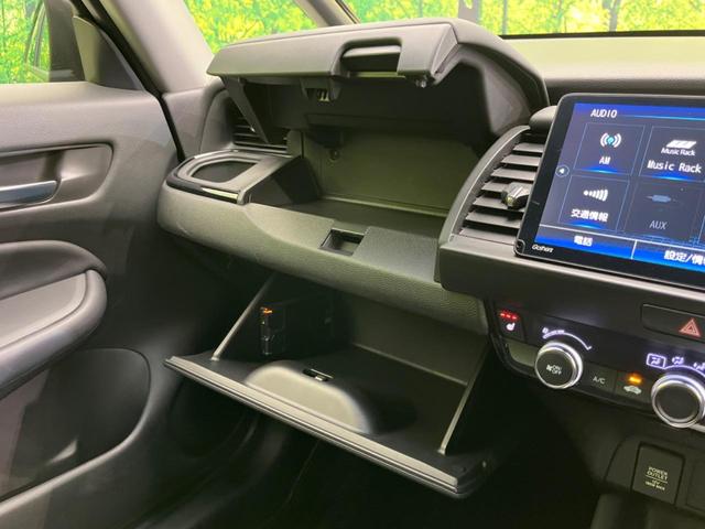 フィット ｅ：ＨＥＶリュクス　衝突軽減装置　禁煙車　９型ナビ　バックカメラ　ドラレコ　ＥＴＣ　レーダークルーズコントロール　クリアランスソナー　スマートキー　レーンアシスト　オートマチックハイビーム　オートエアコン（58枚目）