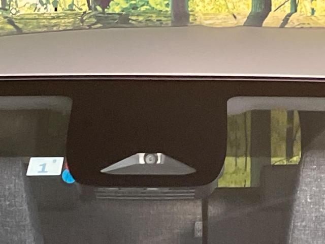 シエンタ ハイブリッドＺ　衝突軽減　両側電動スライドドア　純正ナビ　レーダークルーズ　バックカメラ　フルセグ　Ｂｌｕｅｔｏｏｔｈ　禁煙車　シートヒーター　革巻きハンドル　ステアリングスイッチ　ＬＥＤヘッド　車線逸脱警報（3枚目）