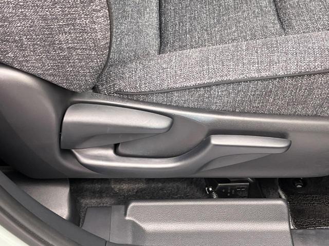 シエンタ ハイブリッドＺ　衝突軽減　両側電動スライドドア　純正ナビ　レーダークルーズ　バックカメラ　フルセグ　Ｂｌｕｅｔｏｏｔｈ　禁煙車　シートヒーター　革巻きハンドル　ステアリングスイッチ　ＬＥＤヘッド　車線逸脱警報（38枚目）