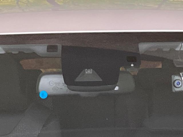 プリウス ＳセーフティプラスＩＩ　衝突軽減　レーダークルーズ　純正８型ナビ　全周囲カメラ　禁煙車　ドラレコ　ＥＴＣ　Ｂｌｕｅｔｏｏｔｈ　フルセグ　ＬＥＤヘッド　ＬＥＤフォグ　オートマチックハイビーム　クリアランスソナー（3枚目）