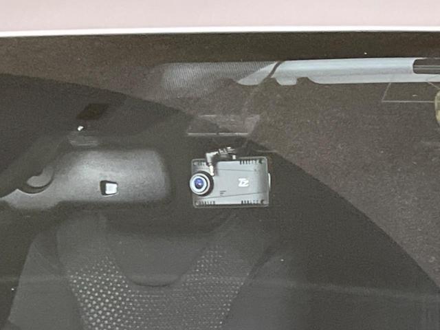 プリウス ＳセーフティプラスＩＩ　衝突軽減　レーダークルーズ　純正８型ナビ　全周囲カメラ　禁煙車　ドラレコ　ＥＴＣ　Ｂｌｕｅｔｏｏｔｈ　フルセグ　ＬＥＤヘッド　ＬＥＤフォグ　オートマチックハイビーム　クリアランスソナー（62枚目）