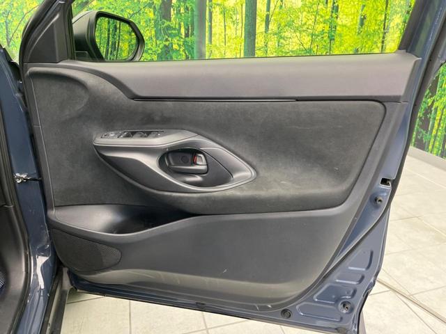 ヤリスクロス ハイブリッドＸ　衝突軽減装置　レーダークルーズコントロール　バックカメラ　ＥＴＣ　Ｂｌｕｅｔｏｏｔｈ　スマートキー　レーンアシスト　コーナーセンサー　オートマチックハイビーム　電動パーキング　盗難防止装置（31枚目）