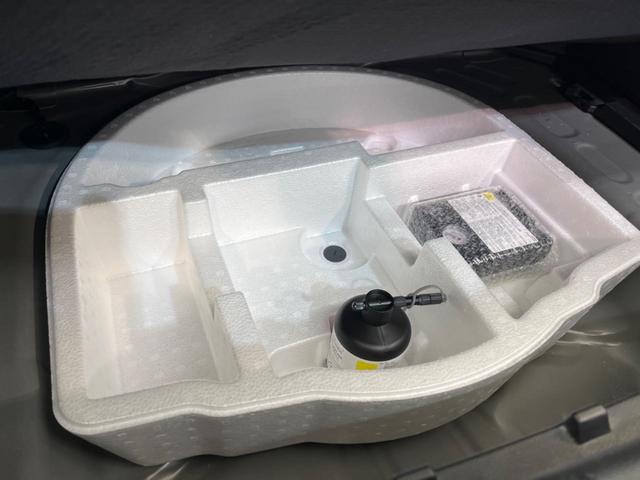 ヤリスクロス ハイブリッドＸ　衝突軽減装置　レーダークルーズコントロール　バックカメラ　ＥＴＣ　Ｂｌｕｅｔｏｏｔｈ　スマートキー　レーンアシスト　コーナーセンサー　オートマチックハイビーム　電動パーキング　盗難防止装置（34枚目）