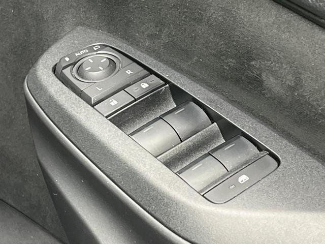 ヤリスクロス ハイブリッドＸ　衝突軽減装置　レーダークルーズコントロール　バックカメラ　ＥＴＣ　Ｂｌｕｅｔｏｏｔｈ　スマートキー　レーンアシスト　コーナーセンサー　オートマチックハイビーム　電動パーキング　盗難防止装置（39枚目）