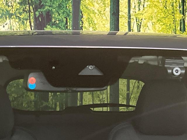 【スマートブレーキサポート】走行中に前方の車両等を認識し、衝突しそうな時は警報とブレーキで衝突回避と被害軽減をアシスト。より安全にドライブをお楽しみいただけます。