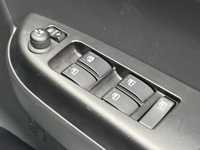 パッソ モーダ　モデリスタエアロ　バックカメラ　衝突被害軽減システム　禁煙車　スマートキー　ＬＥＤヘッド　ビルトインＥＴＣ　オートハイビーム　車線逸脱警報　オートライト　オートエアコン　Ｂｌｕｅｔｏｏｔｈ　ＤＶＤ再生（42枚目）