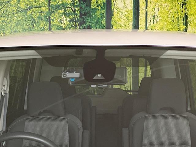 セレナ e-パワー ハイウェイスターV フリップダウンモニター 純正10インチナビ 両側電動スライド 全周囲カメラ 衝突軽減装置 禁煙車 プロパイロット ETC Bluetooth ドライブレコーダー フルセグ デジタルインナーミラー(7枚目)