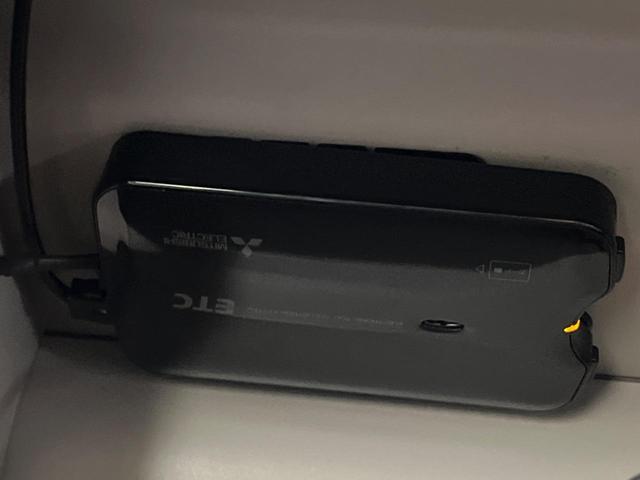 【ＥＴＣ】高速道路の料金所をストレスなく通過！話題のスポットやサービスエリアに多い「スマートＩＣ」利用時は必須のアイテムです。当店でセットアップを実施、ご納車当日からすぐにご利用いただけます！