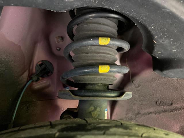 お車を安心してお乗りいただく為には、足回りの定期点検が欠かせません。サービスサポート（有償保証）では無料点検もご提供しており、安心のカーライフをお過ごしいただけるサポート体制が整っています。