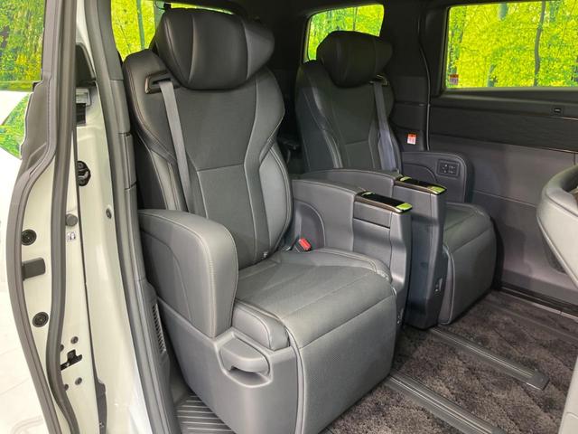 アルファード Ｚ　左右独立ムーンルーフ　フリップダウンモニター　純正１４インチナビ　全周囲カメラ　両側電動スライドドア　衝突軽減装置　禁煙車　レーダークルーズ　ＥＴＣ　Ｂｌｕｅｔｏｏｔｈ再生　フルセグ（9枚目）