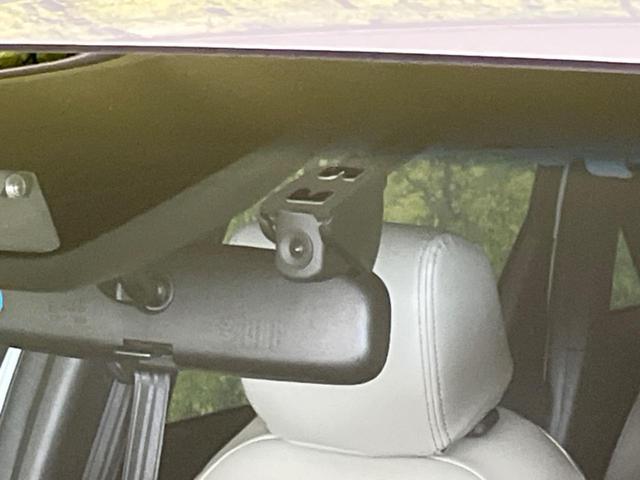 フィット ｅ：ＨＥＶクロスター　純正ナビ　バックカメラ　衝突軽減装置　レーダークルーズ　禁煙車　ドラレコ　コーナーセンサー　レーンキープ　スマートキー　ＬＥＤヘッド　ルーフレール　ＥＴＣ　オートマチックハイビーム　オートエアコン（7枚目）