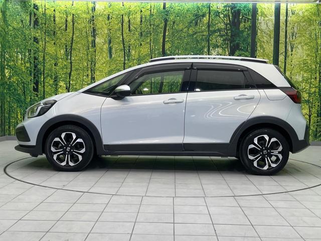 フィット ｅ：ＨＥＶクロスター　純正ナビ　バックカメラ　衝突軽減装置　レーダークルーズ　禁煙車　ドラレコ　コーナーセンサー　レーンキープ　スマートキー　ＬＥＤヘッド　ルーフレール　ＥＴＣ　オートマチックハイビーム　オートエアコン（26枚目）