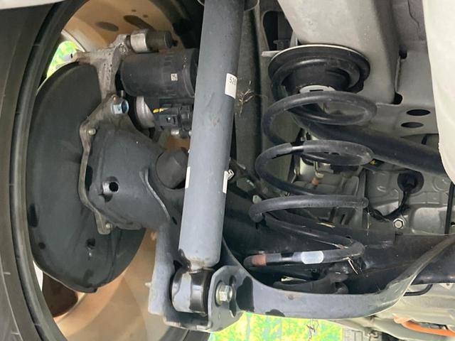 フィット ｅ：ＨＥＶクロスター　純正ナビ　バックカメラ　衝突軽減装置　レーダークルーズ　禁煙車　ドラレコ　コーナーセンサー　レーンキープ　スマートキー　ＬＥＤヘッド　ルーフレール　ＥＴＣ　オートマチックハイビーム　オートエアコン（28枚目）