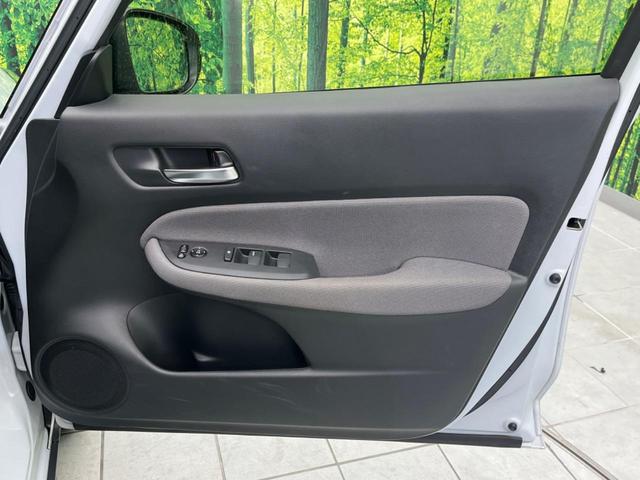 フィット ｅ：ＨＥＶクロスター　純正ナビ　バックカメラ　衝突軽減装置　レーダークルーズ　禁煙車　ドラレコ　コーナーセンサー　レーンキープ　スマートキー　ＬＥＤヘッド　ルーフレール　ＥＴＣ　オートマチックハイビーム　オートエアコン（31枚目）