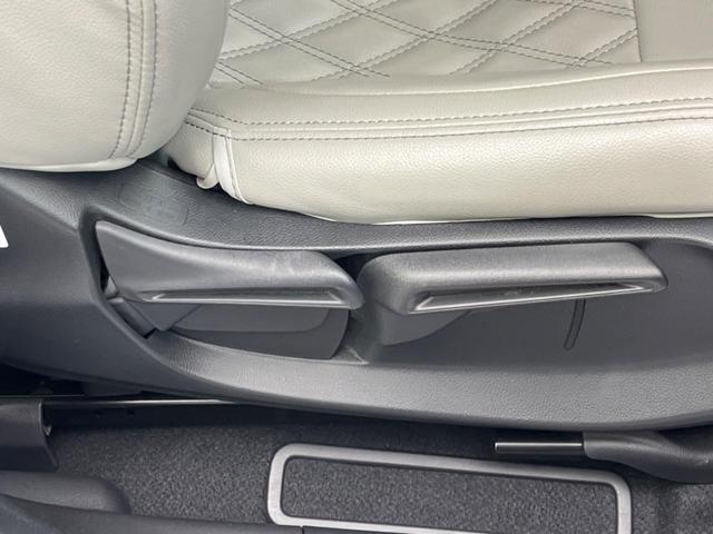 フィット ｅ：ＨＥＶクロスター　純正ナビ　バックカメラ　衝突軽減装置　レーダークルーズ　禁煙車　ドラレコ　コーナーセンサー　レーンキープ　スマートキー　ＬＥＤヘッド　ルーフレール　ＥＴＣ　オートマチックハイビーム　オートエアコン（38枚目）