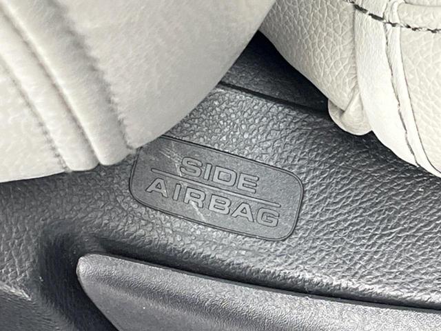 フィット ｅ：ＨＥＶクロスター　純正ナビ　バックカメラ　衝突軽減装置　レーダークルーズ　禁煙車　ドラレコ　コーナーセンサー　レーンキープ　スマートキー　ＬＥＤヘッド　ルーフレール　ＥＴＣ　オートマチックハイビーム　オートエアコン（39枚目）