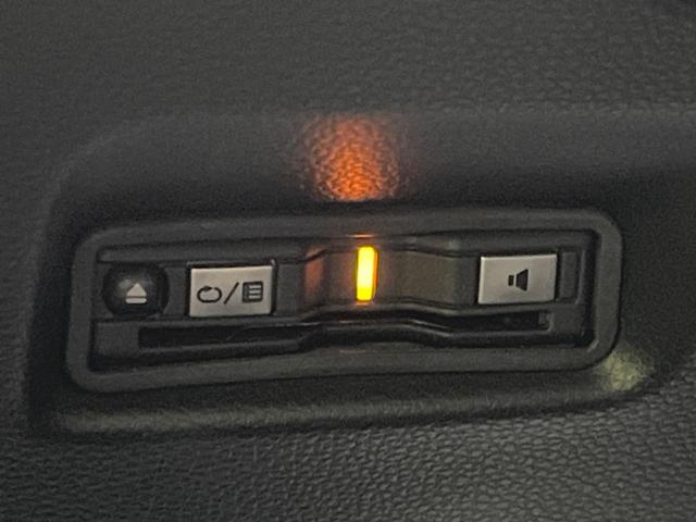 フィット ｅ：ＨＥＶクロスター　純正ナビ　バックカメラ　衝突軽減装置　レーダークルーズ　禁煙車　ドラレコ　コーナーセンサー　レーンキープ　スマートキー　ＬＥＤヘッド　ルーフレール　ＥＴＣ　オートマチックハイビーム　オートエアコン（49枚目）