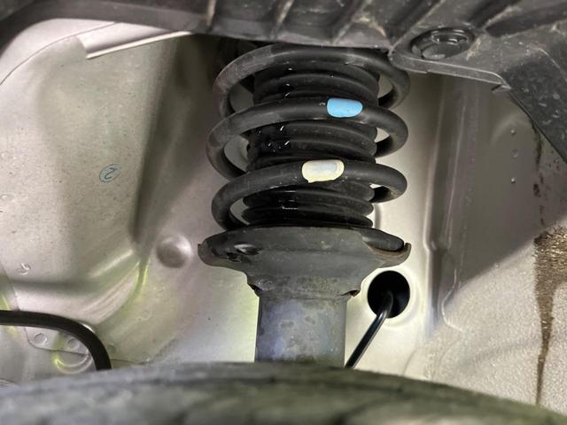 アルト Ｌ　衝突軽減装置　シートヒーター　レーンキープアシスト　オートライト　コーナーセンサー　ＣＤ再生　盗難防止装置　トラクションコントロール　ヘッドライトレベラーザー（22枚目）