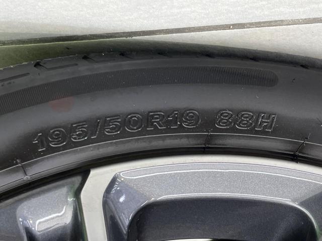 プリウス Z サイド・バックカメラ 衝突被害軽減システム 禁煙車 電動リアゲート ハーフレザーシート 前席シートエアコン パワーシート コーナーセンサー スマートキー LEDヘッド ビルトインETC(24枚目)