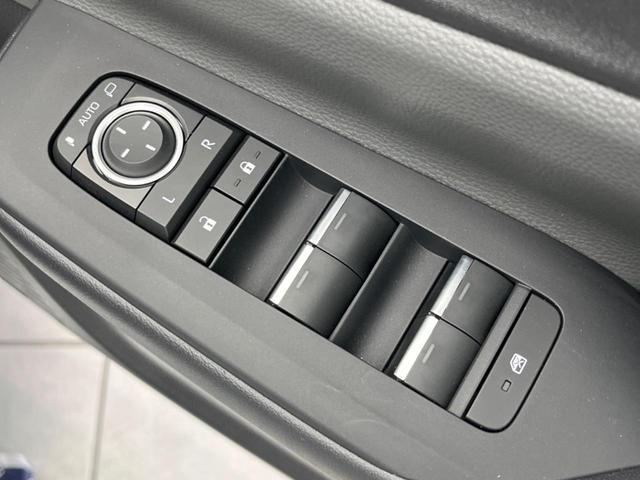 プリウス Z サイド・バックカメラ 衝突被害軽減システム 禁煙車 電動リアゲート ハーフレザーシート 前席シートエアコン パワーシート コーナーセンサー スマートキー LEDヘッド ビルトインETC(39枚目)