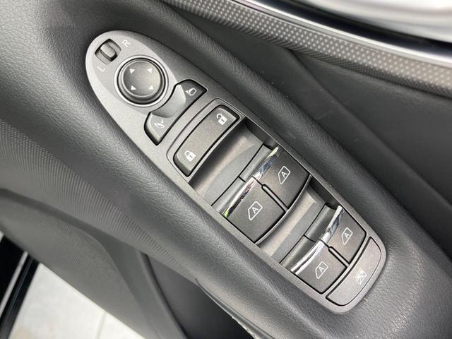 スカイライン 350GT ハイブリッド タイプP BOSEサウンド 衝突軽減装置 禁煙車 純正ナビ 全周囲カメラ レーダークルーズ ETC Bluetooth フルセグ 黒革シート パワーシート シートヒーター LEDヘッドライト LEDフォグ(36枚目)