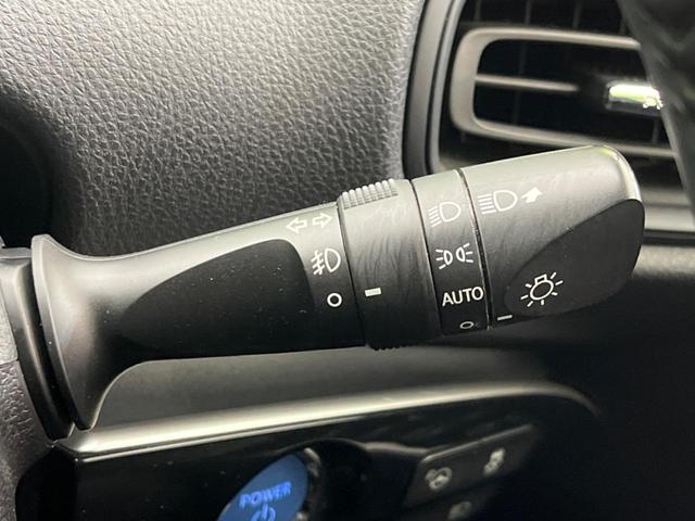 プリウス Sセーフティプラス ナビ バックカメラ 衝突軽減装置 レーダークルーズコントロール 禁煙車 コーナーセンサー レーンキープ スマートキー LEDヘッド ETC オートマチックハイビーム パーキングアシスト(43枚目)