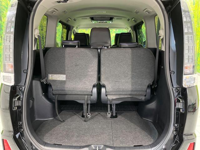 ヴォクシー ハイブリッドＺＳ　煌ＩＩ　両側電動ドア　１１型ナビ　後席モニター　ＥＴＣ　禁煙車　バックカメラ　衝突軽減　スマートキー　ＬＥＤヘッド　純正１６インチアルミ　オートハイビーム　車線逸脱警報　オートライト（12枚目）