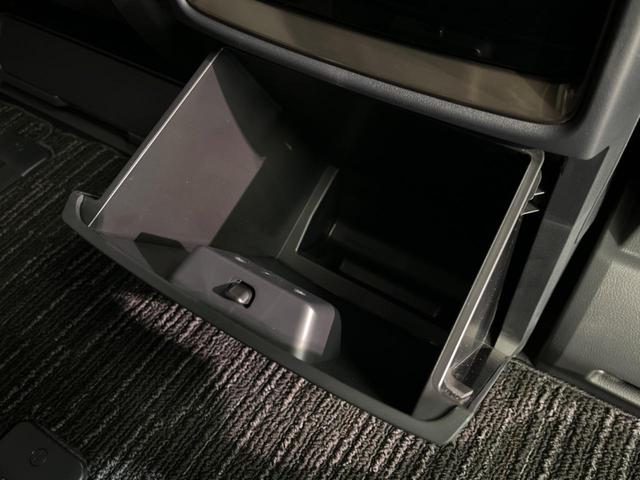 アルファードハイブリッド Ｚ　ガラスルーフ　両側電動スライドドア　後席モニター　全周囲カメラ　ＡＣ１００Ｖ電源　衝突軽減装置　レーダークルーズ　禁煙車　パワーバックドア　シートヒーター　パワーシート　シートエアコン　パワーシート（47枚目）