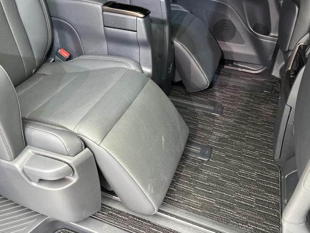 アルファードハイブリッド Ｚ　ガラスルーフ　両側電動スライドドア　後席モニター　全周囲カメラ　ＡＣ１００Ｖ電源　衝突軽減装置　レーダークルーズ　禁煙車　パワーバックドア　シートヒーター　パワーシート　シートエアコン　パワーシート（48枚目）