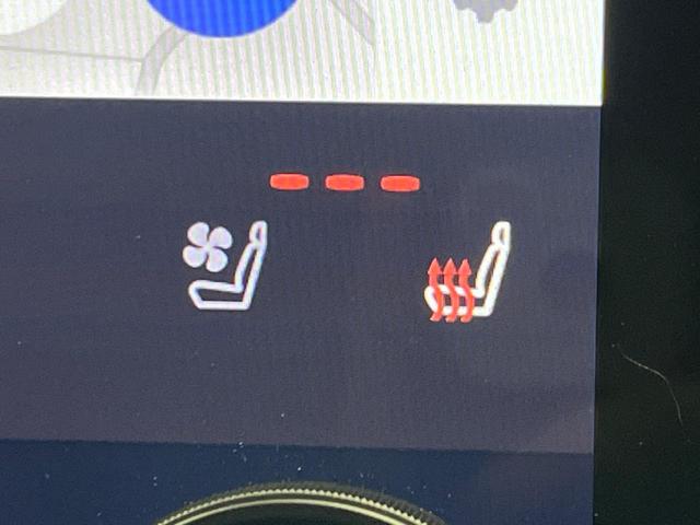 アルファードハイブリッド Ｚ　ガラスルーフ　両側電動スライドドア　後席モニター　全周囲カメラ　ＡＣ１００Ｖ電源　衝突軽減装置　レーダークルーズ　禁煙車　パワーバックドア　シートヒーター　パワーシート　シートエアコン　パワーシート（65枚目）