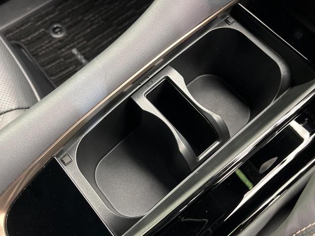 アルファードハイブリッド Ｚ　ガラスルーフ　両側電動スライドドア　後席モニター　全周囲カメラ　ＡＣ１００Ｖ電源　衝突軽減装置　レーダークルーズ　禁煙車　パワーバックドア　シートヒーター　パワーシート　シートエアコン　パワーシート（69枚目）