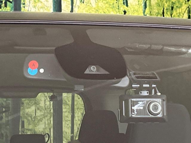 セレナ ハイウェイスターＶ　両側電動スライドドア　ＳＤナビ　後席モニター　全周囲カメラ　衝突軽減装置　禁煙車　ドラレコ　コーナーセンサー　レーンキープ　スマートキー　ＬＥＤヘッド　ＥＴＣ　クルーズコントロール　オートライト（7枚目）