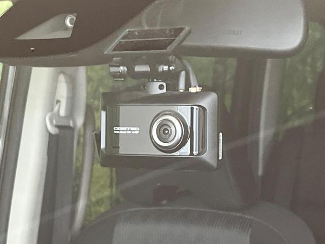 セレナ ハイウェイスターＶ　両側電動スライドドア　ＳＤナビ　後席モニター　全周囲カメラ　衝突軽減装置　禁煙車　ドラレコ　コーナーセンサー　レーンキープ　スマートキー　ＬＥＤヘッド　ＥＴＣ　クルーズコントロール　オートライト（21枚目）