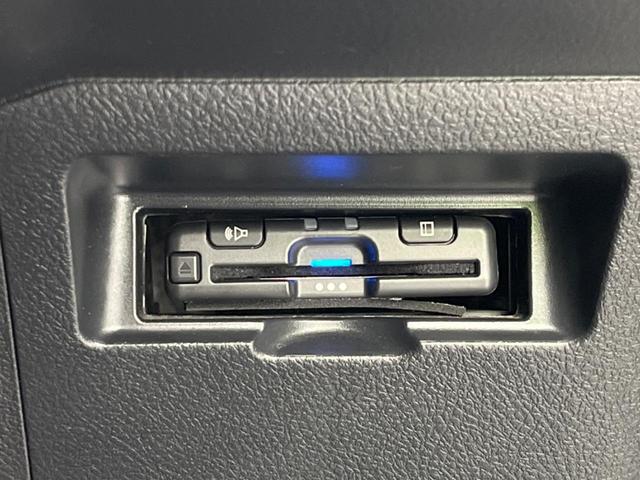 ヴィッツ F 衝突軽減装置 純正ナビ バックカメラ ETC Bluetooth フルセグ ドライブレコーダー クリアランスソナー 車線逸脱警報 オートハイビームアシスト スマートキ- 電動格納ミラー(6枚目)