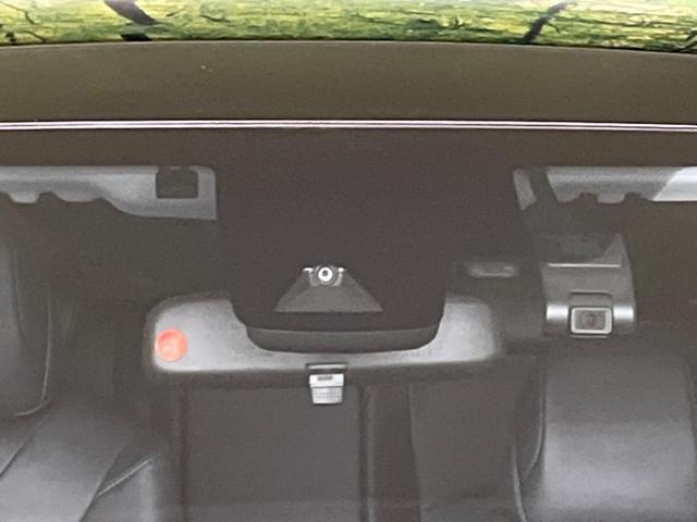 プリウス Ｓツーリングセレクション　純正ナビ　バックカメラ　衝突軽減装置　レーダークルーズコントロール　禁煙車　シートヒーター　ドラレコ　レーンキープ　スマートキー　ＬＥＤヘッド　ＥＴＣ　オートライト　オートエアコン　純正１７インチＡＷ（5枚目）