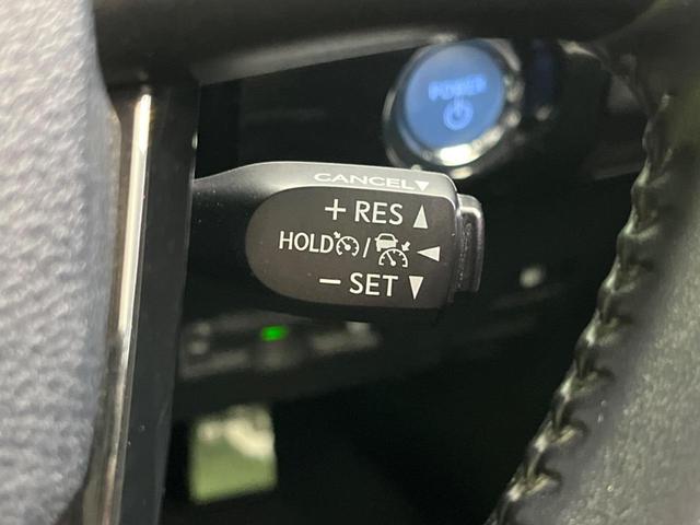 プリウス Ｓツーリングセレクション　純正ナビ　バックカメラ　衝突軽減装置　レーダークルーズコントロール　禁煙車　シートヒーター　ドラレコ　レーンキープ　スマートキー　ＬＥＤヘッド　ＥＴＣ　オートライト　オートエアコン　純正１７インチＡＷ（6枚目）